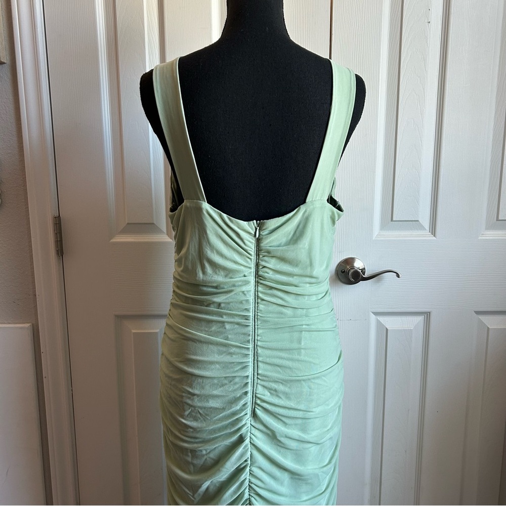 soft green boatneck mesh ruched bodycon mermaid sleeveless dress - Picture 5 of 8